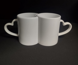 Caneca de Cerâmica Casal com Alça de Coração