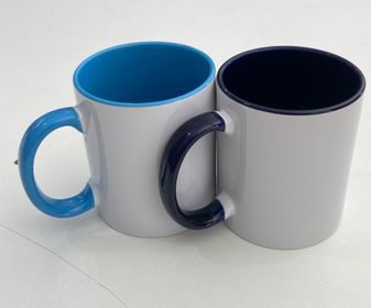 Caneca de Cerâmica com Interior e Alça Coloridos